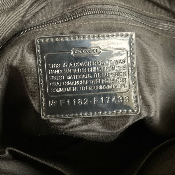 LIKE NEW COACH Signature Shoulder Bag - Picture 4 of 4